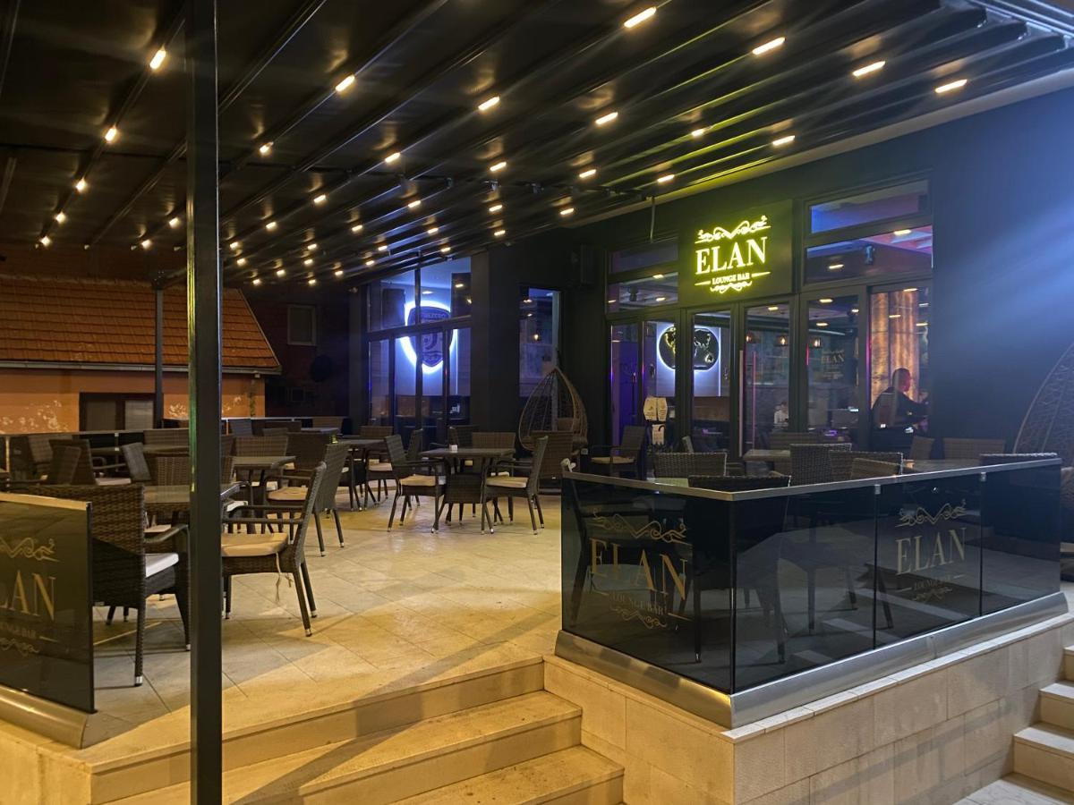 Elan Luxury Apartments & Rooms Плав Екстериор снимка